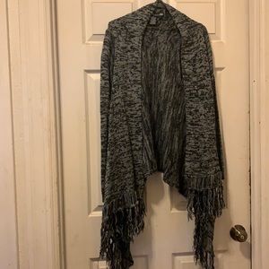 Ashely. Size M. Black & Grey.